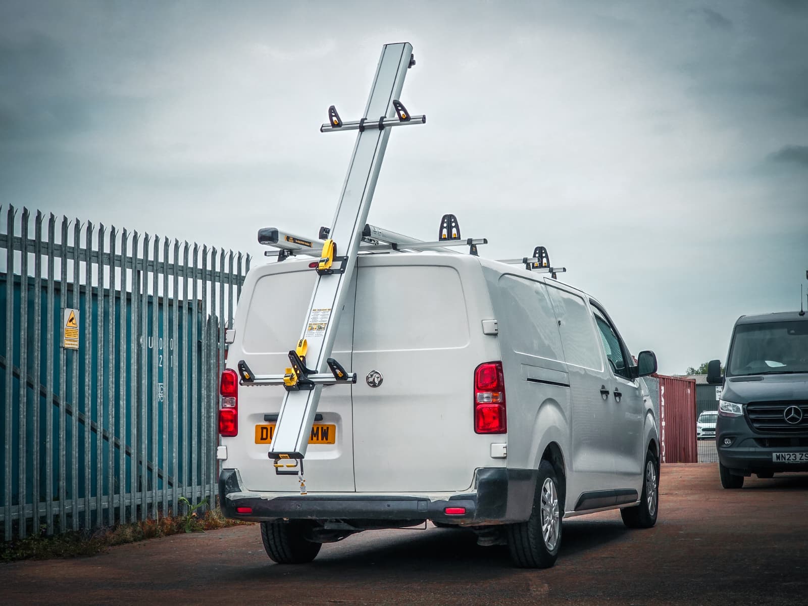 commercial-van-ladder-rack-ground-level-loading-vivaro